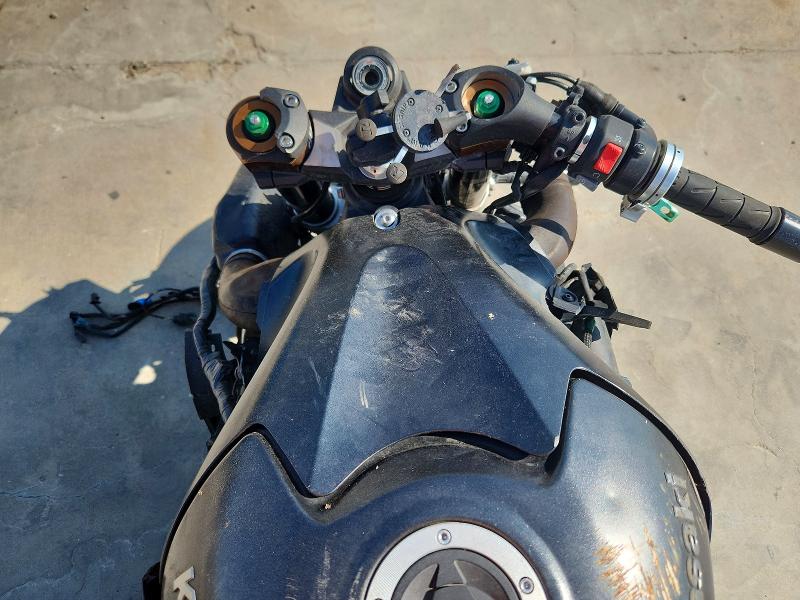 60984976 :رقم المزاد ، JKBZXNF18FA010798 vin ، 2015 Kawasaki Zx1400 مزاد بيع