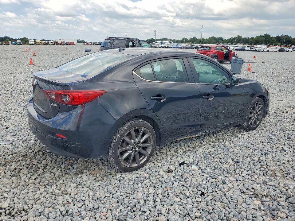 62316766 :رقم المزاد ، JM1BN1V33J1158301 vin ، 2018 Mazda 3 مزاد بيع
