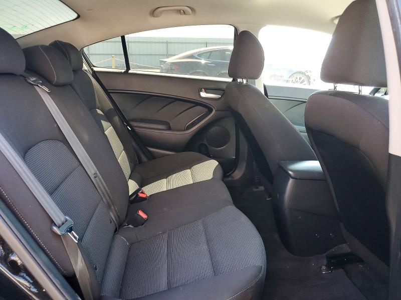 63021316 :رقم المزاد ، 3KPFK4A75JE251807 vin ، 2018 Kia Forte مزاد بيع