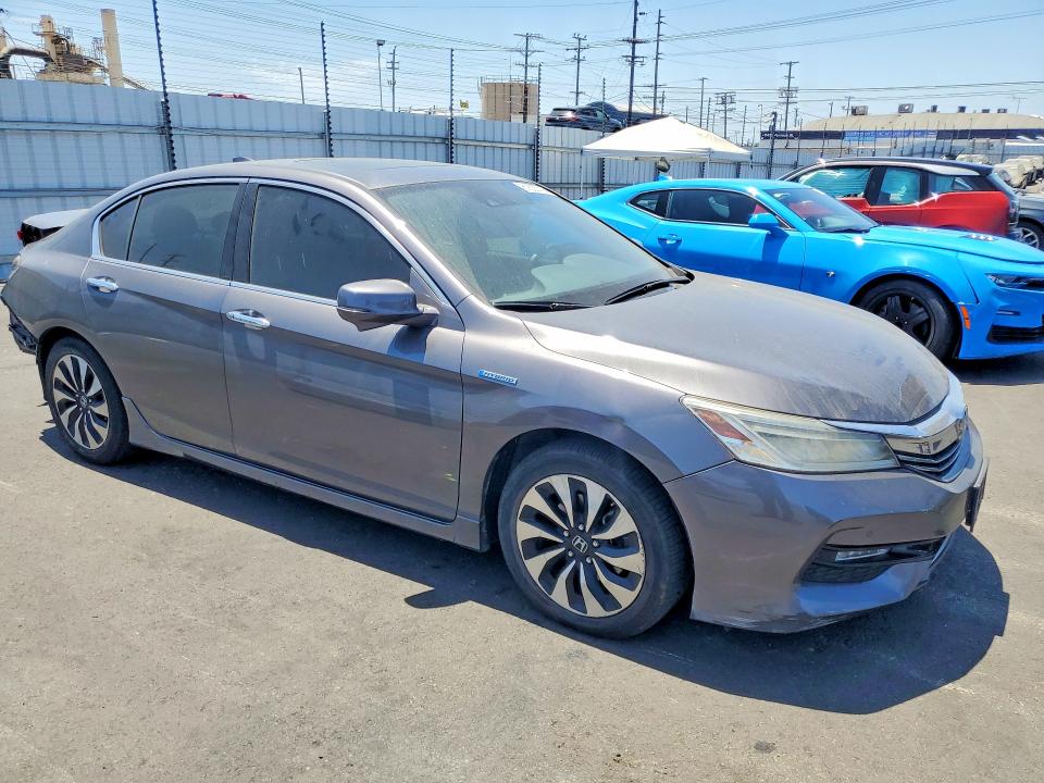 61623716 :رقم المزاد ، JHMCR6F74HC002711 vin ، 2017 Honda Accord مزاد بيع