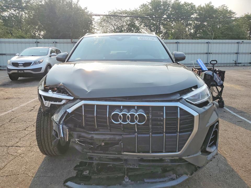 62312736 :رقم المزاد ، WA1EECF35P1117145 vin ، 2023 Audi Q3 مزاد بيع