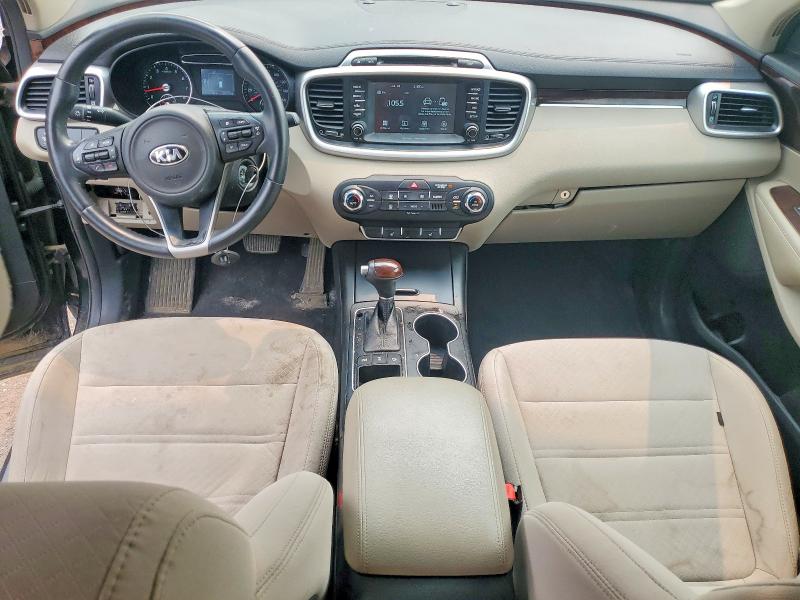 61124446 :رقم المزاد ، 5XYPGDA30HG276436 vin ، 2017 Kia Sorento مزاد بيع