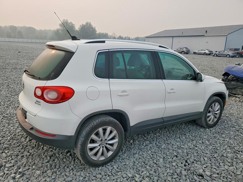 Продаж на аукціоні авто 2011 Volkswagen Tiguan, vin: WVGBV7AX2BW549659, номер лоту: 61110016
