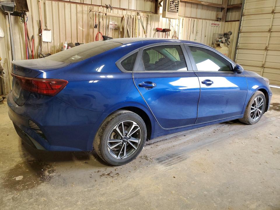 61616106 :رقم المزاد ، 3KPF24AD0NE464238 vin ، 2022 Kia Forte مزاد بيع