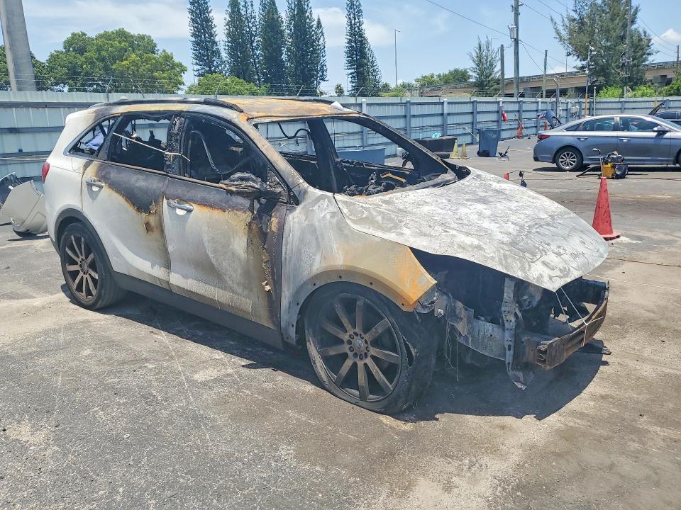 61302176 :رقم المزاد ، 5XYPG4A34HG293871 vin ، 2017 Kia Sorento مزاد بيع