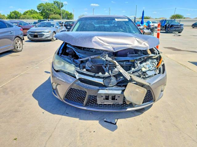 60280846 :رقم المزاد ، 4T1BF1FK3GU217319 vin ، 2016 Toyota Camry مزاد بيع