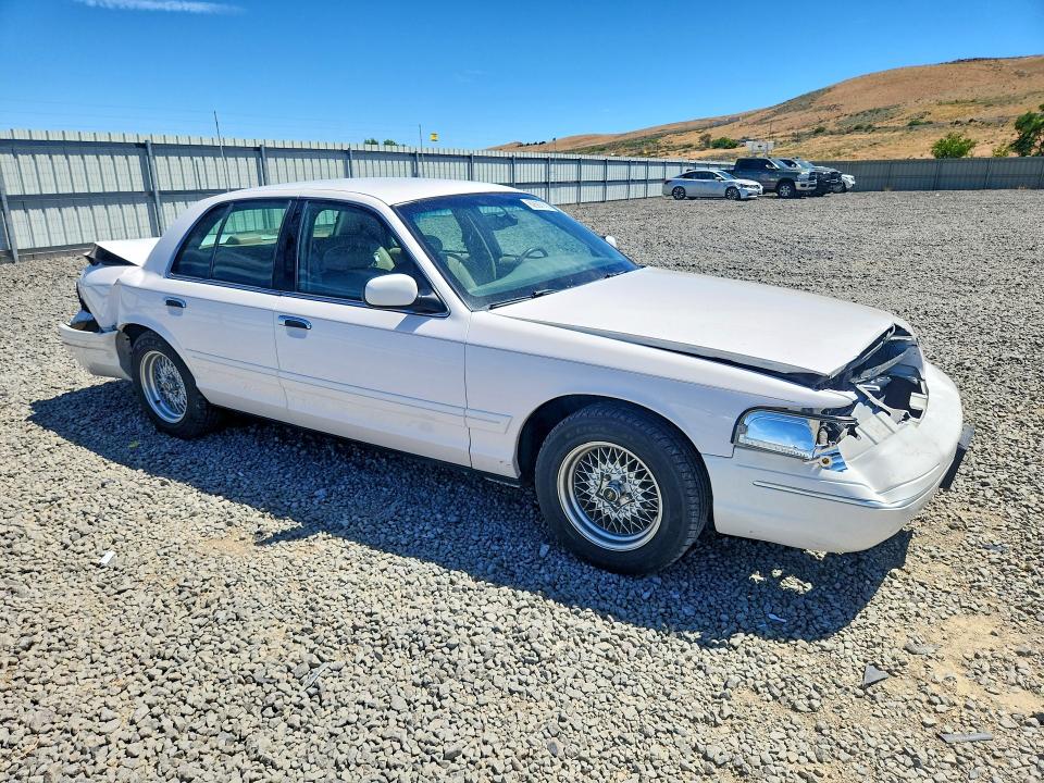 Продаж на аукціоні авто 2002 Ford Crown Victoria, vin: 2FAFP74W02X152772, номер лоту: 62607116