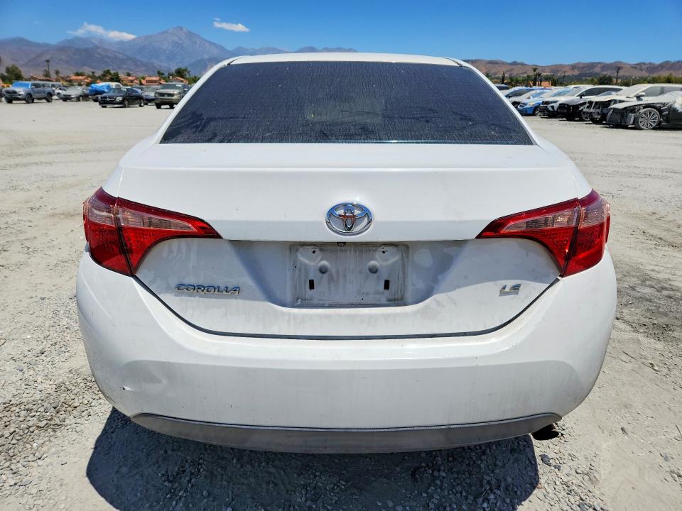 60084466 :رقم المزاد ، 5YFBURHEXHP684199 vin ، 2017 Toyota Corolla مزاد بيع