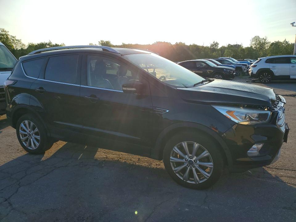 Продаж на аукціоні авто 2018 Ford Escape, vin: 1FMCU9J9XJUB78717, номер лоту: 62011406