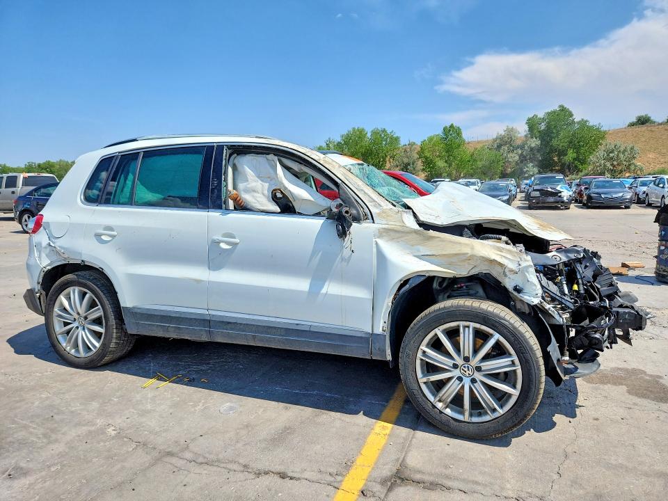 2015 Volkswagen Tiguan მანქანა იყიდება აუქციონზე, vin: WVGBV7AX2FW507773, აუქციონის ნომერი: 63502716