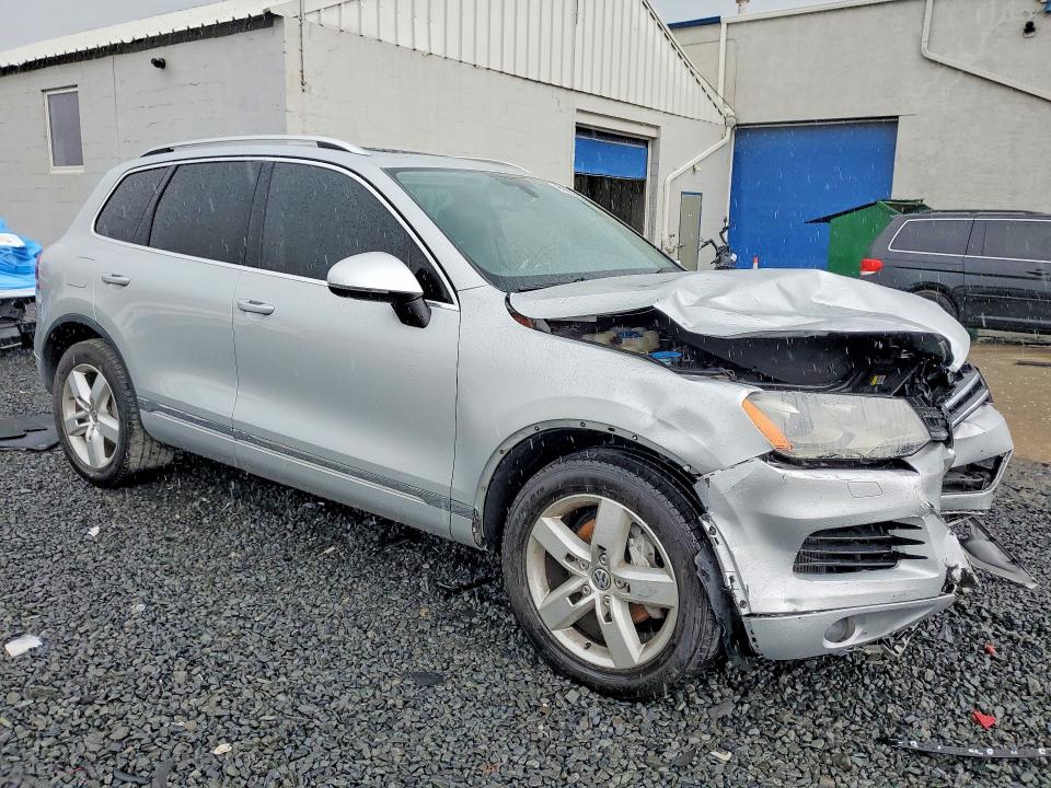 60226286 :رقم المزاد ، WVGEK9BP1CD009829 vin ، 2012 Volkswagen Touareg مزاد بيع