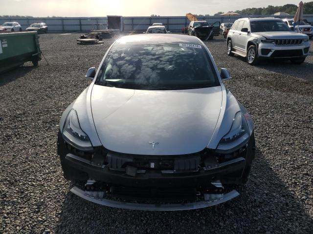 60736416 :رقم المزاد ، 5YJ3E1EB2JF083335 vin ، 2018 Tesla Model 3 مزاد بيع