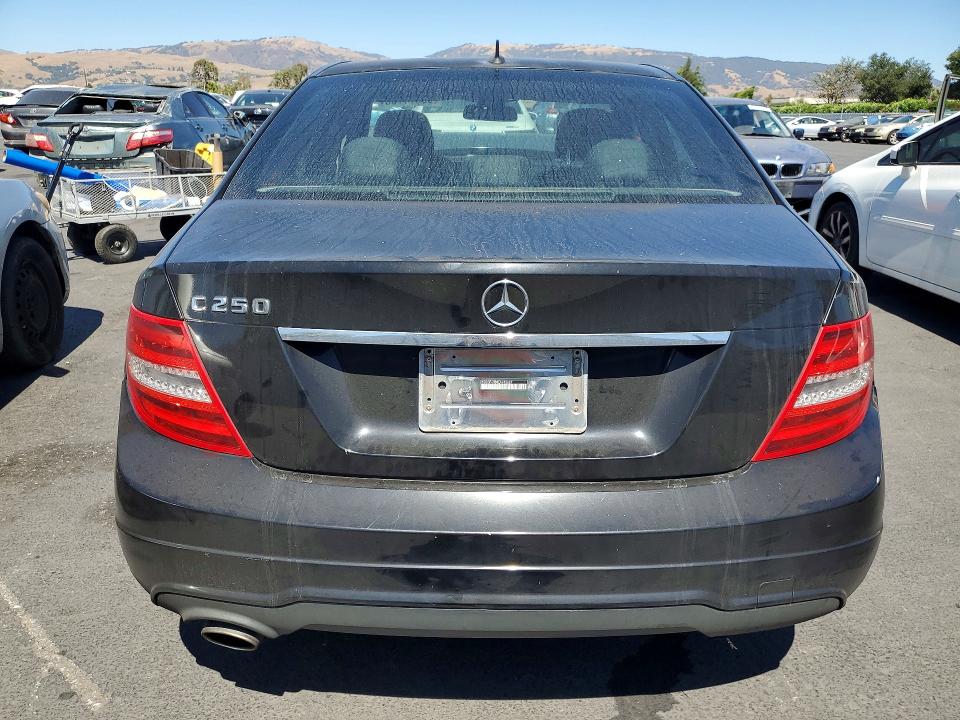 2014 Mercedes-benz C მანქანა იყიდება აუქციონზე, vin: WDDGF4HB8EA945697, აუქციონის ნომერი: 63071706