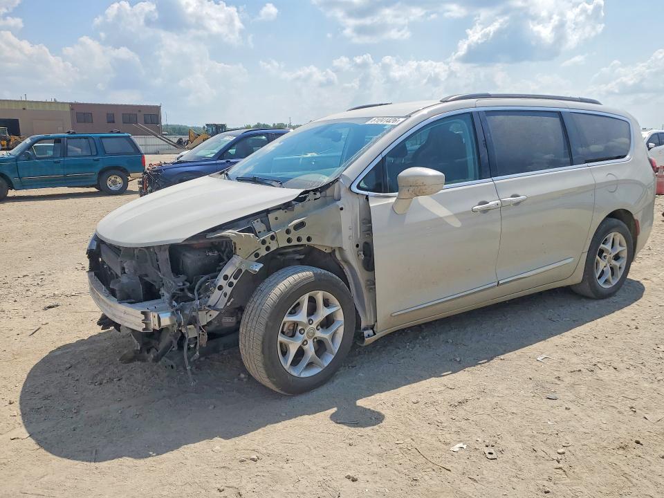 61041426 :رقم المزاد ، 2C4RC1BG9HR656794 vin ، 2017 Chrysler Pacifica مزاد بيع