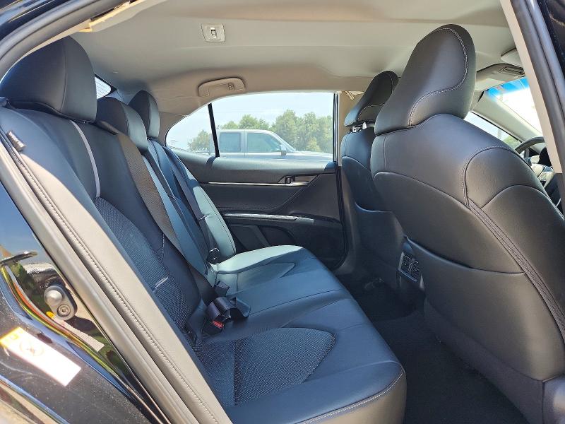 62365796 :رقم المزاد ، 4T1B61HK0JU516366 vin ، 2018 Toyota Camry مزاد بيع