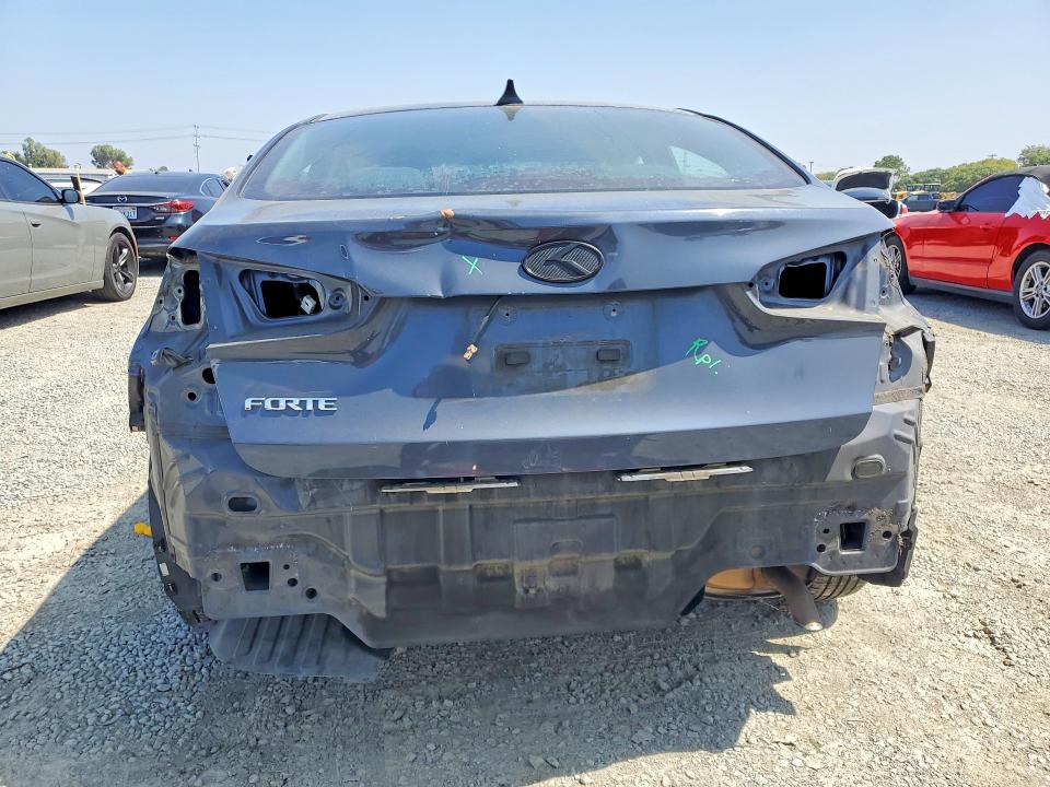 60581416 :رقم المزاد ، KNAFX4A63F5394568 vin ، 2015 Kia Forte مزاد بيع