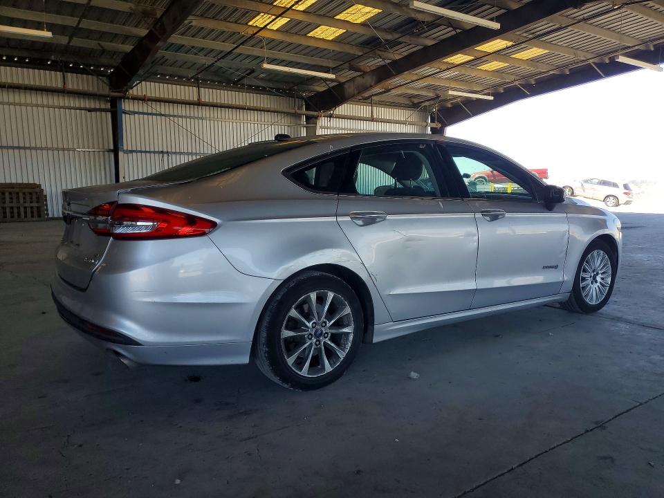 62443526 :رقم المزاد ، 3FA6P0LU4HR266286 vin ، 2017 Ford Fusion مزاد بيع