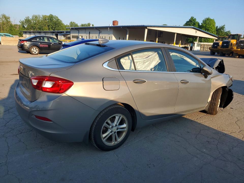 60121316 :رقم المزاد ، 1G1BE5SM2H7270236 vin ، 2017 Chevrolet Cruze مزاد بيع
