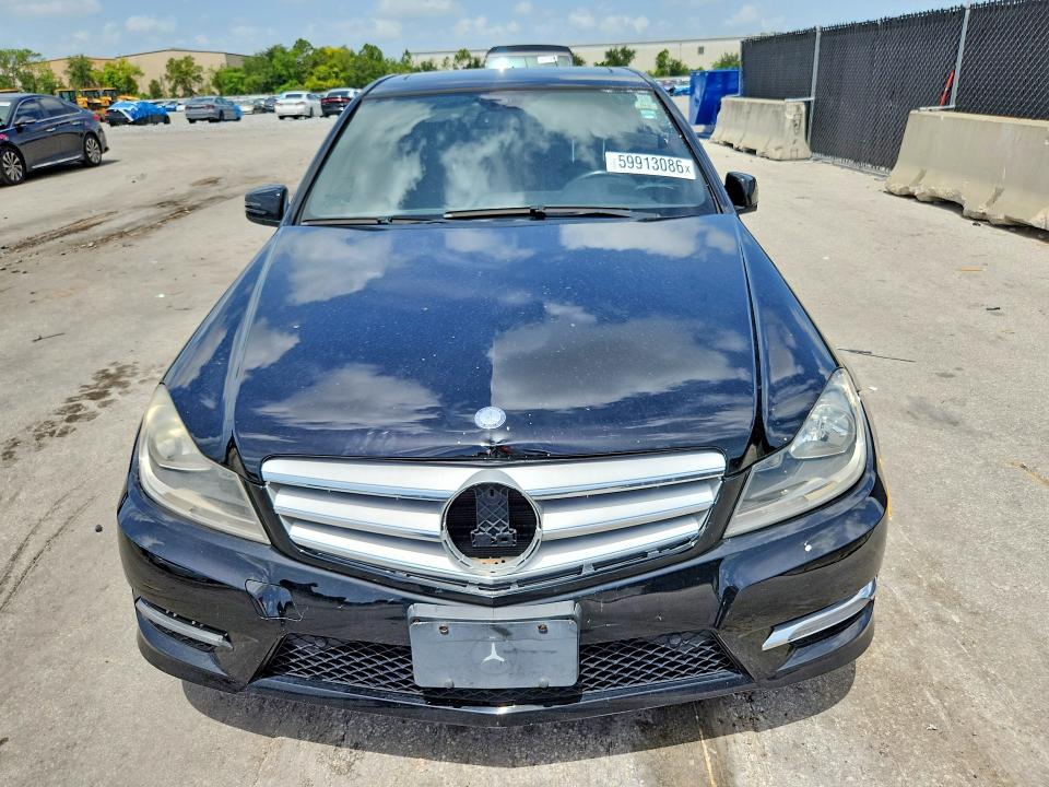 2012 Mercedes-benz C მანქანა იყიდება აუქციონზე, vin: WDDGF4HB6CR224552, აუქციონის ნომერი: 59913086