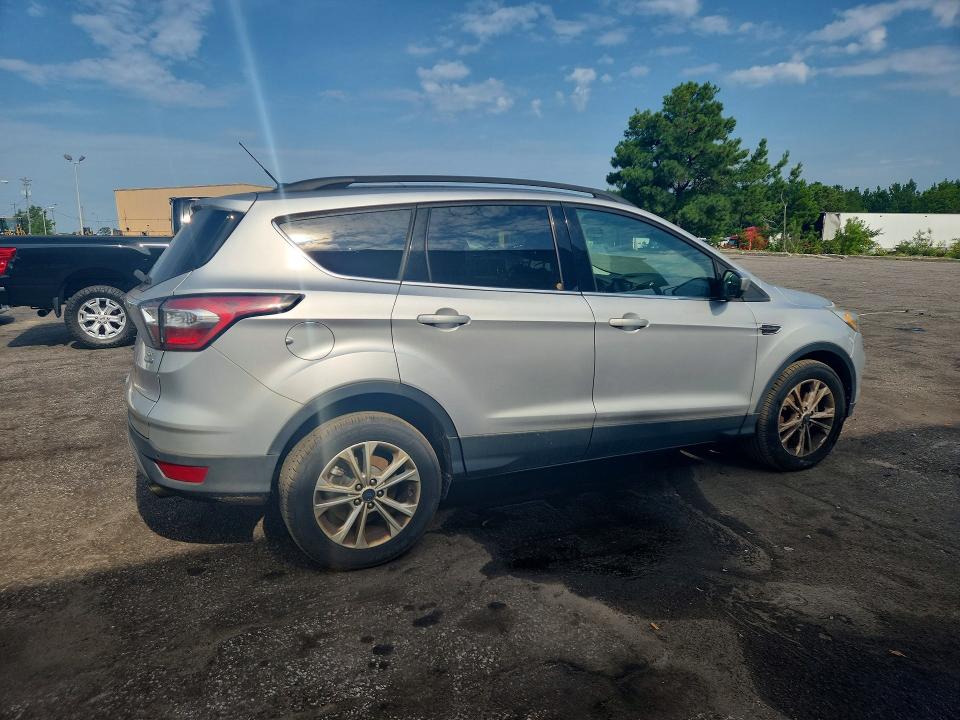 2017 Ford Escape მანქანა იყიდება აუქციონზე, vin: 1FMCU9GD0HUC70084, აუქციონის ნომერი: 59827476