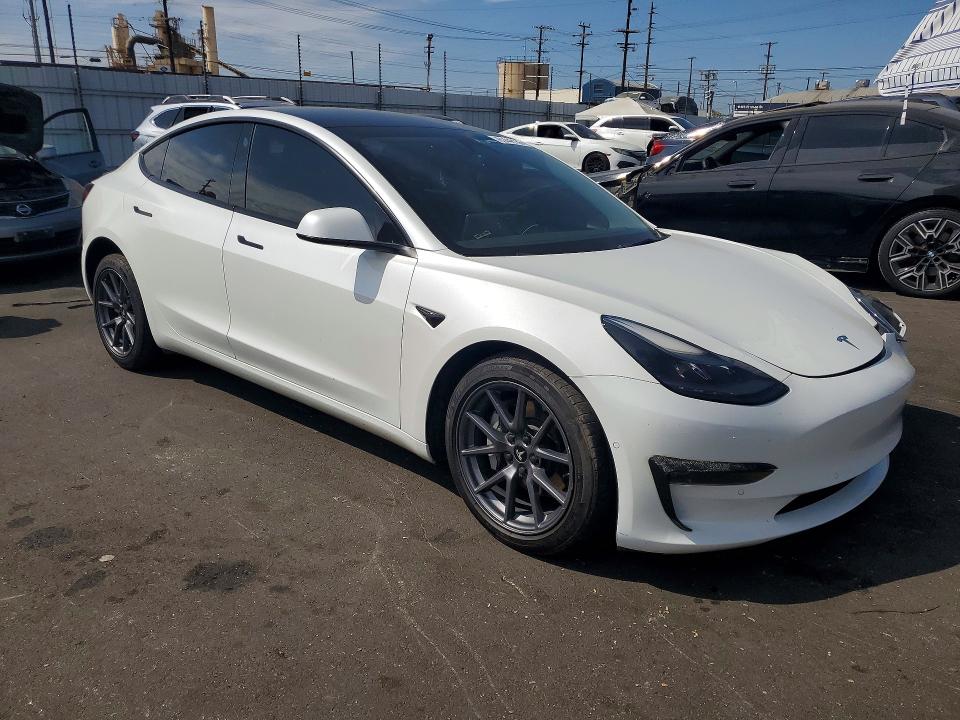 61440136 :رقم المزاد ، 5YJ3E1EB8NF184417 vin ، 2022 Tesla Model 3 مزاد بيع