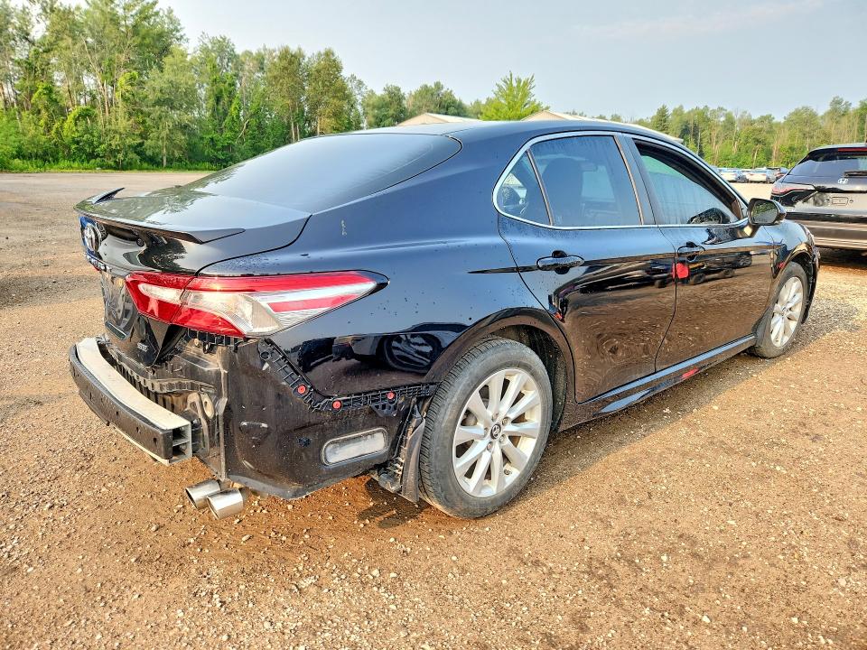 60155876 :رقم المزاد ، 4T1B11HK6KU227556 vin ، 2019 Toyota Camry مزاد بيع