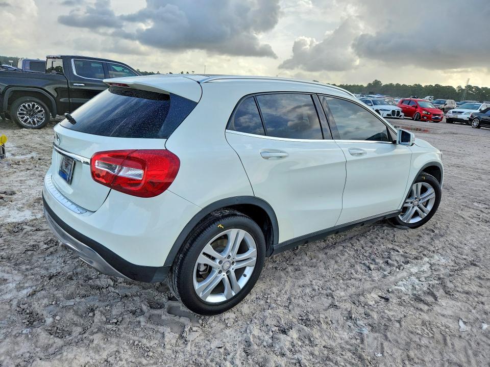 60493256 :رقم المزاد ، WDCTG4EB1GJ204511 vin ، 2016 Mercedes-benz Gla مزاد بيع