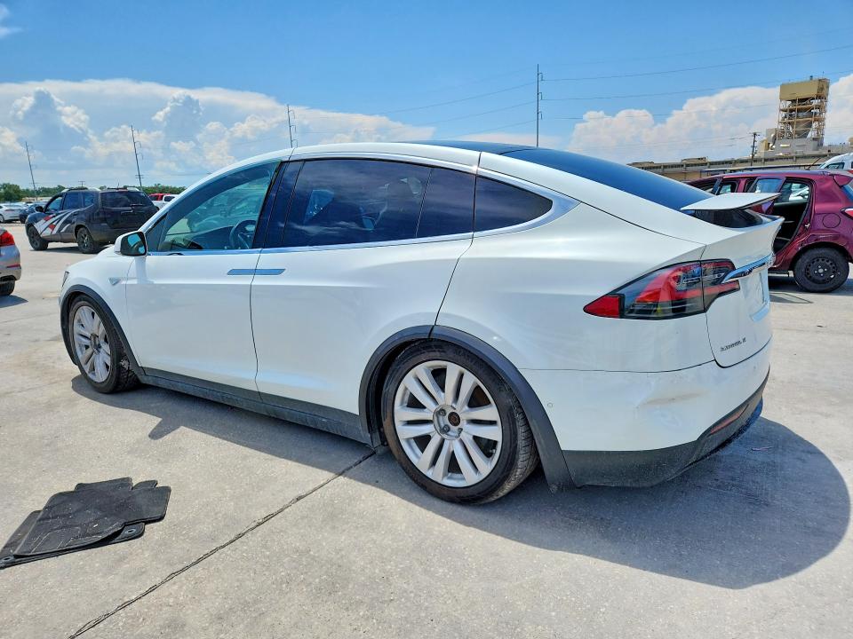 60067056 :رقم المزاد ، 5YJXCBE24GF012790 vin ، 2016 Tesla Model X مزاد بيع