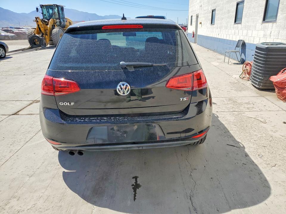 60180106 :رقم المزاد ، 3VW217AU4FM011747 vin ، 2015 Volkswagen Golf مزاد بيع
