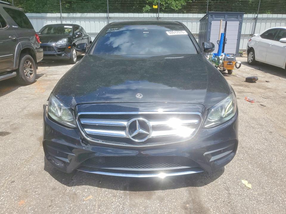 60642076 :رقم المزاد ، WDDZF4KB0JA342240 vin ، 2018 Mercedes-benz E مزاد بيع