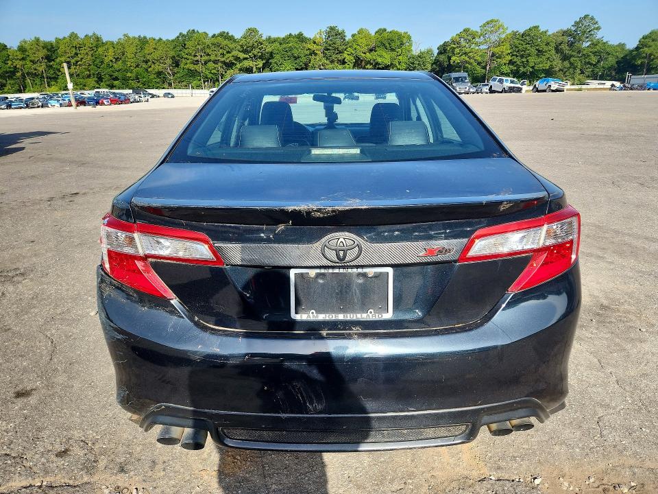 61060756 :رقم المزاد ، 4T1BF1FK5EU451569 vin ، 2014 Toyota Camry مزاد بيع