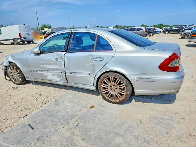 61395956 :رقم المزاد ، WDBUF56X77B114088 vin ، 2007 Mercedes-benz E مزاد بيع