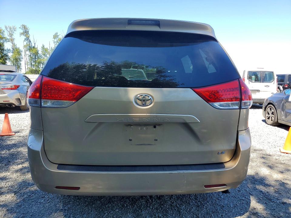 63014026 :رقم المزاد ، 5TDKA3DC8BS007774 vin ، 2011 Toyota Sienna مزاد بيع
