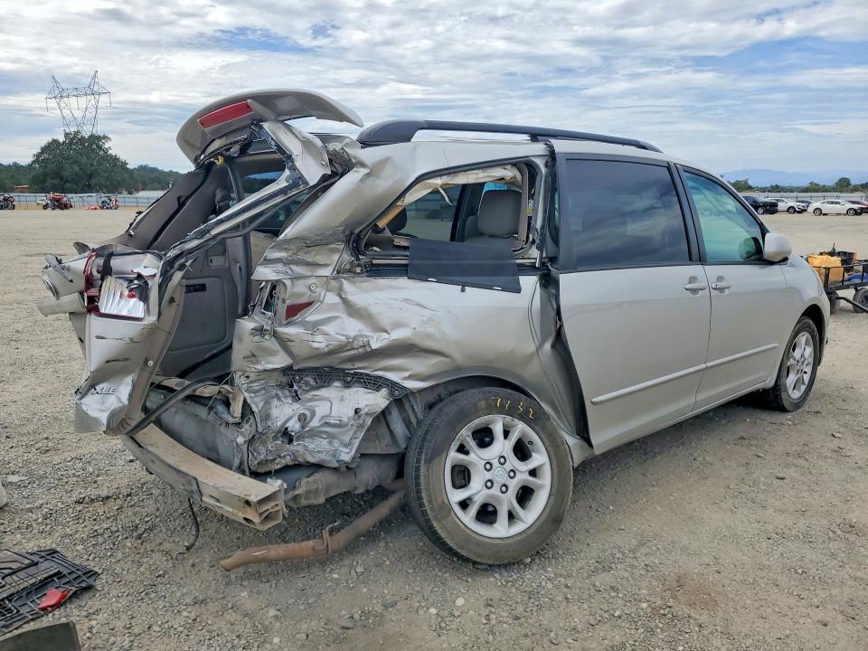 2004 Toyota Sienna მანქანა იყიდება აუქციონზე, vin: 5TDZA22CX4S068042, აუქციონის ნომერი: 61800306