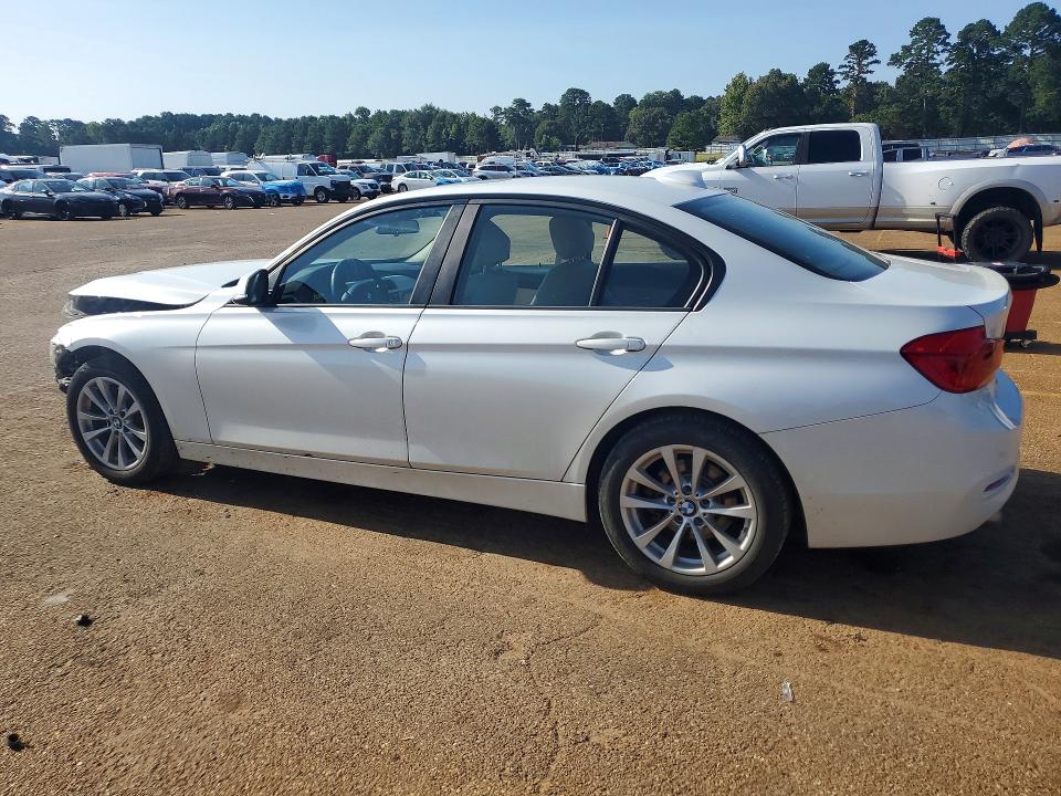 62761876 :رقم المزاد ، WBA8A9C57JAH13632 vin ، 2018 Bmw 320 مزاد بيع