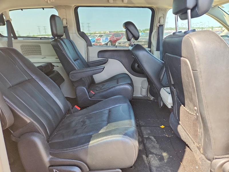 61538786 :رقم المزاد ، 2C4RC1BG5GR246900 vin ، 2016 Chrysler Town & Country مزاد بيع