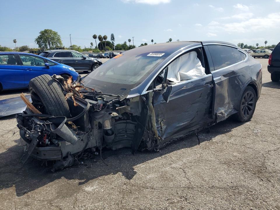 2018 Tesla Model X მანქანა იყიდება აუქციონზე, vin: 5YJXCBE29JF088111, აუქციონის ნომერი: 85990035