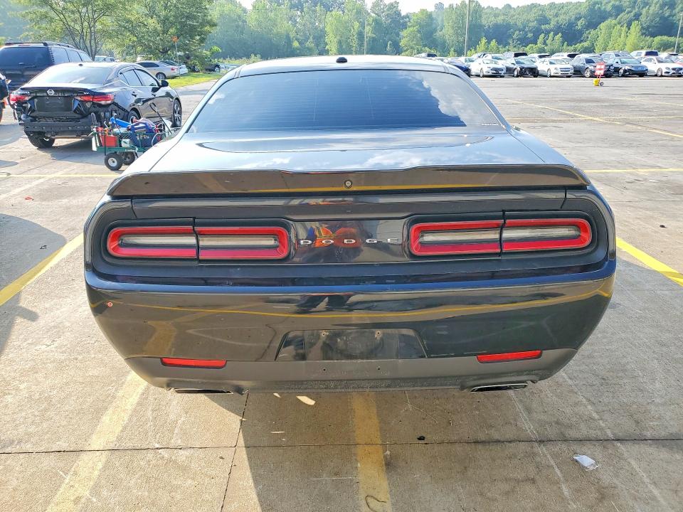 60296356 :رقم المزاد ، 2C3CDZBT6JH310023 vin ، 2018 Dodge Challenger مزاد بيع