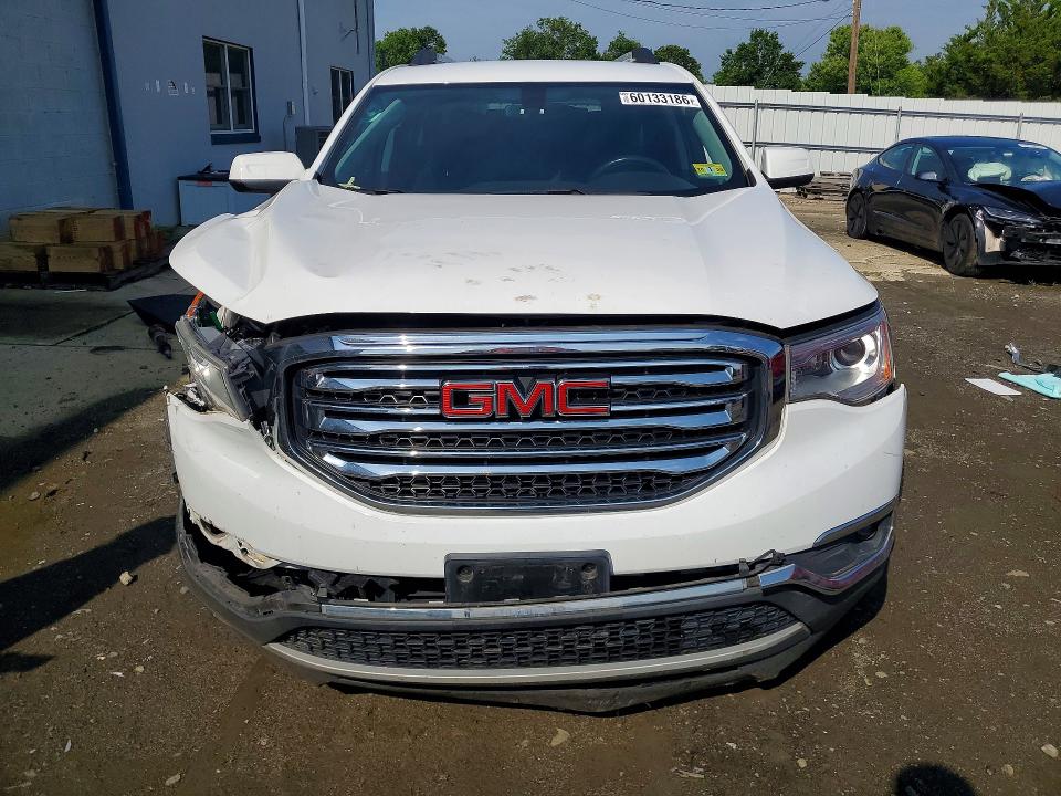 60133186 :رقم المزاد ، 1GKKNLLA2HZ113122 vin ، 2017 Gmc Acadia مزاد بيع