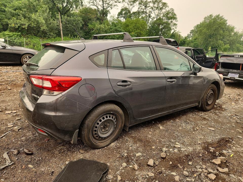 61234956 :رقم المزاد ، 4S3GTAA62J3721905 vin ، 2018 Subaru Impreza مزاد بيع