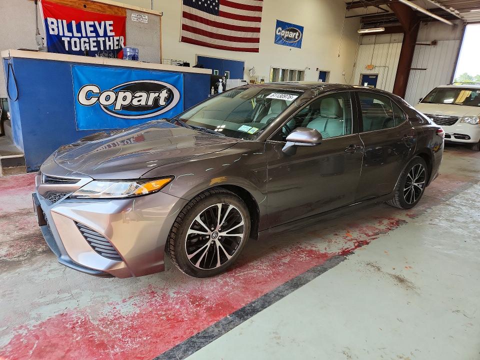 61130976 :رقم المزاد ، 4T1G11AKXLU917375 vin ، 2020 Toyota Camry مزاد بيع