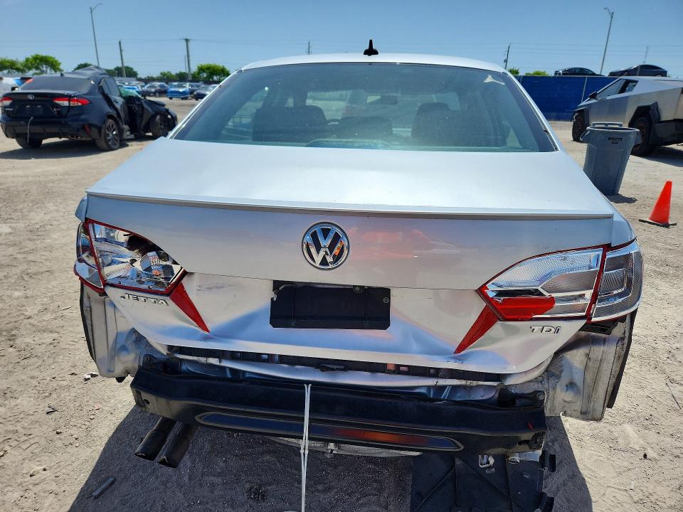 60990156 :رقم المزاد ، 3VWLL7AJ4CM082964 vin ، 2012 Volkswagen Jetta مزاد بيع