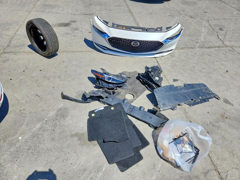 2021 Mazda 3 მანქანა იყიდება აუქციონზე, vin: JM1BPBAY0M1323842, აუქციონის ნომერი: 63605856