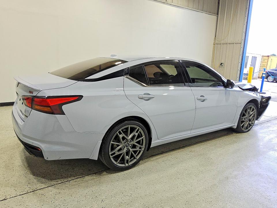 61668536 :رقم المزاد ، 1N4AL4CV3PN335993 vin ، 2023 Nissan Altima مزاد بيع