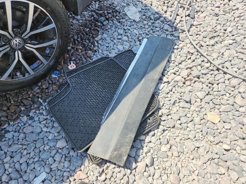 61040846 :رقم المزاد ، 3VV3B7AX4MM125129 vin ، 2021 Volkswagen Tiguan مزاد بيع