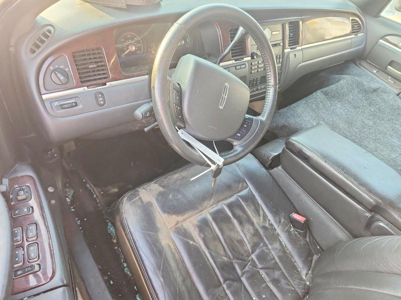 2008 Lincoln Town Car მანქანა იყიდება აუქციონზე, vin: 2L1FM88W38X644365, აუქციონის ნომერი: 61858276