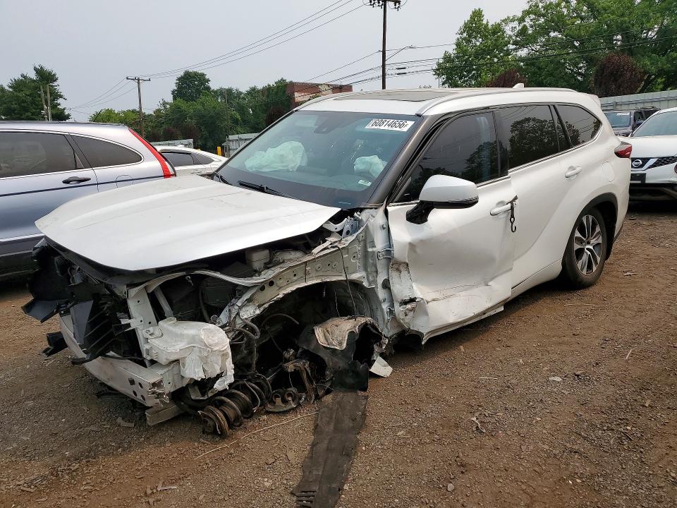2022 Toyota Highlander მანქანა იყიდება აუქციონზე, vin: 5TDGZRBH4NS221536, აუქციონის ნომერი: 60814656
