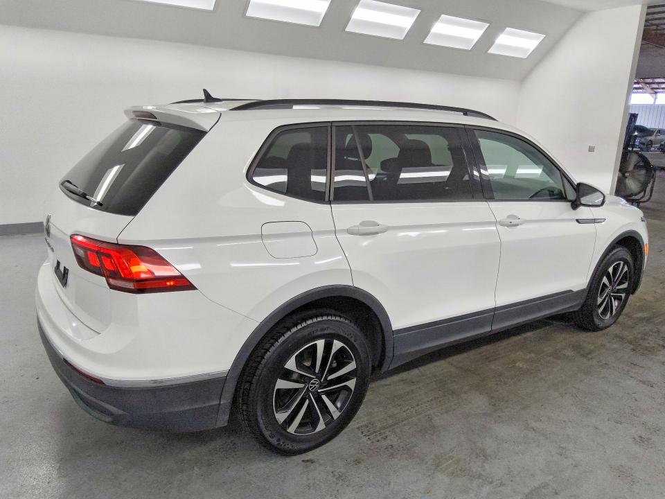 62489486 :رقم المزاد ، 3VV1B7AX7NM083077 vin ، 2022 Volkswagen Tiguan مزاد بيع