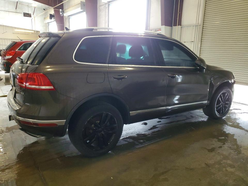 62696486 :رقم المزاد ، WVGEF9BP8FD006824 vin ، 2015 Volkswagen Touareg مزاد بيع