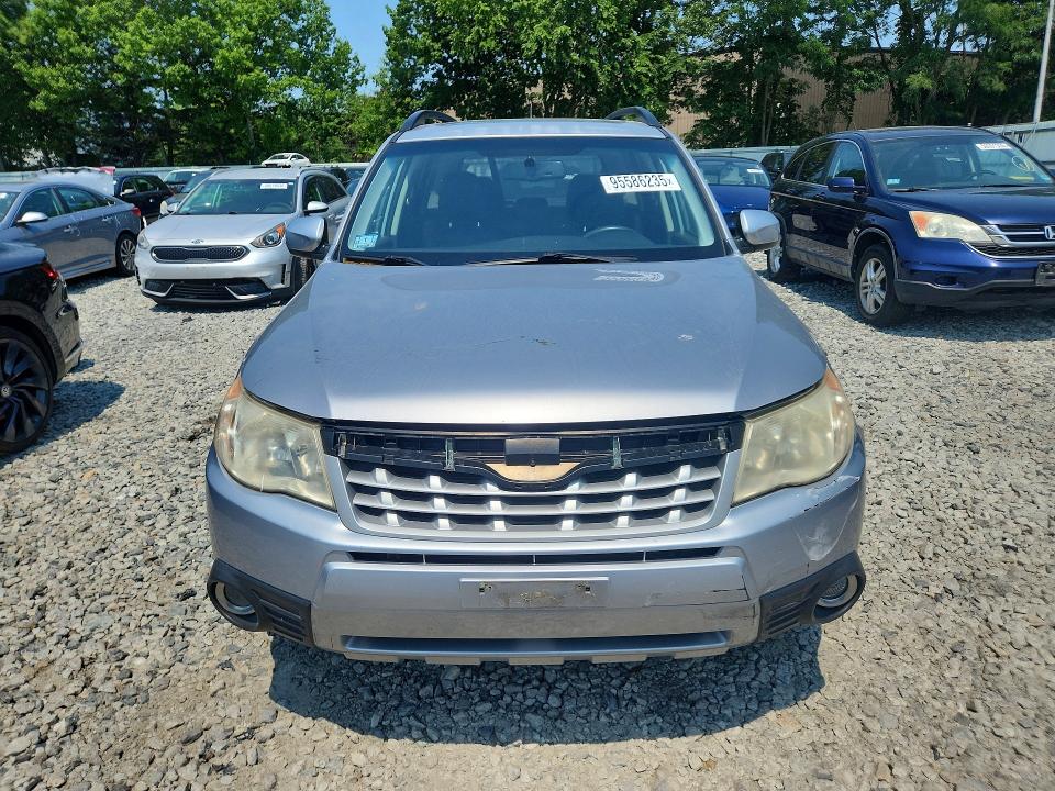 95586235 :رقم المزاد ، JF2SHAEC5DH419576 vin ، 2013 Subaru Forester مزاد بيع